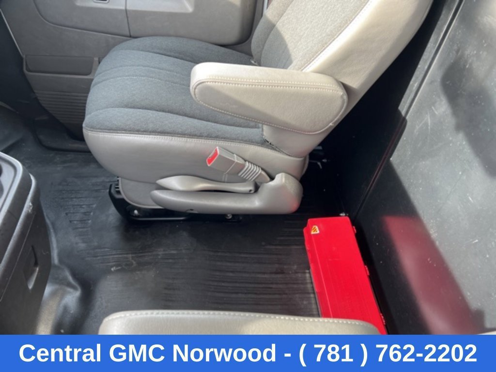 Used 2025 Chevrolet Express 2500 w/ Driver Convenience Package RWD image 17