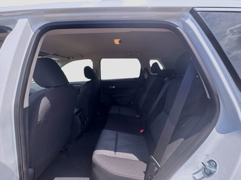 Used 2025 Nissan Rogue SV image 19