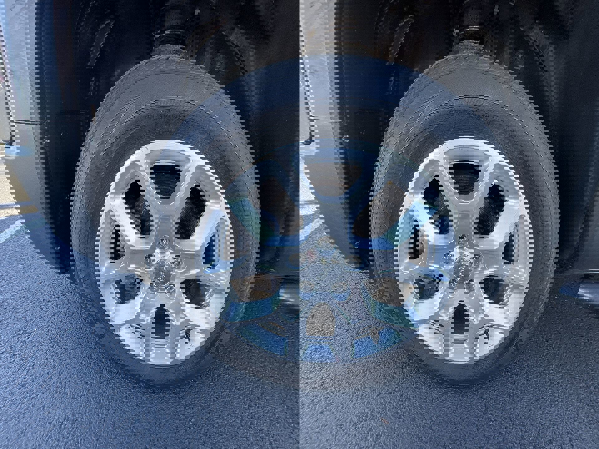 Used 2017 Jeep Renegade Latitude w/ Popular Equipment Group image 10