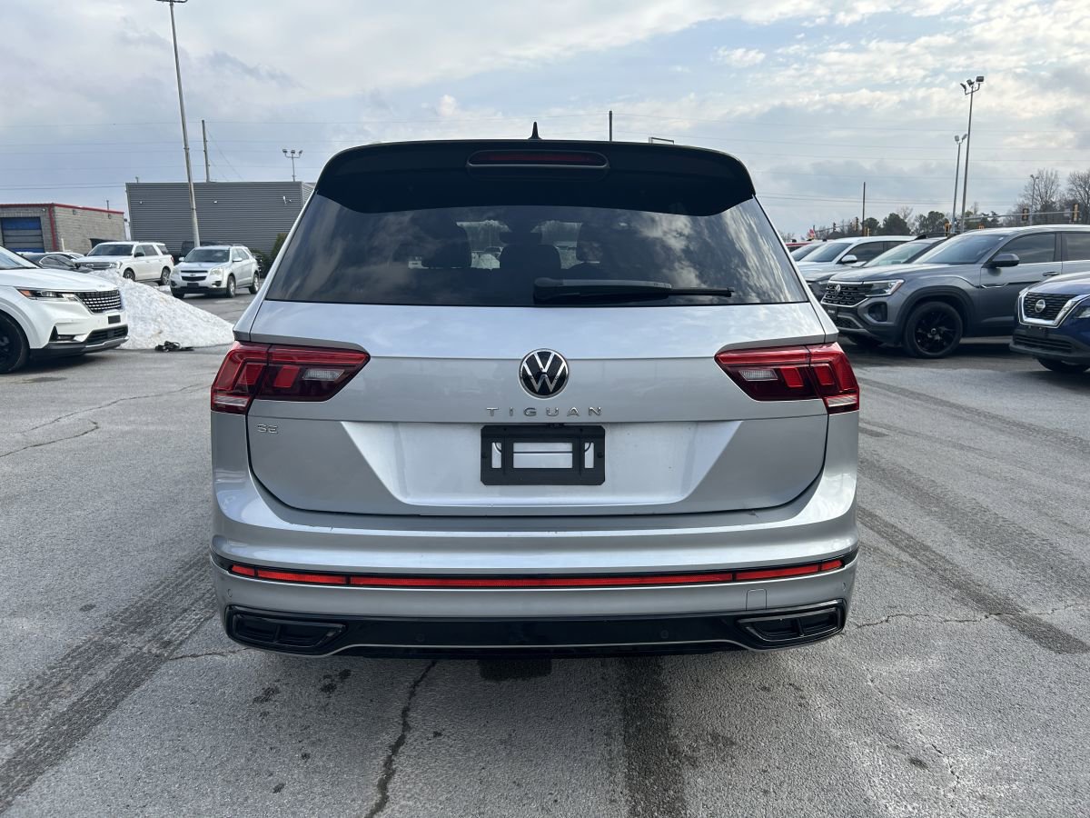 Used 2022 Volkswagen Tiguan SE R-Line image 8