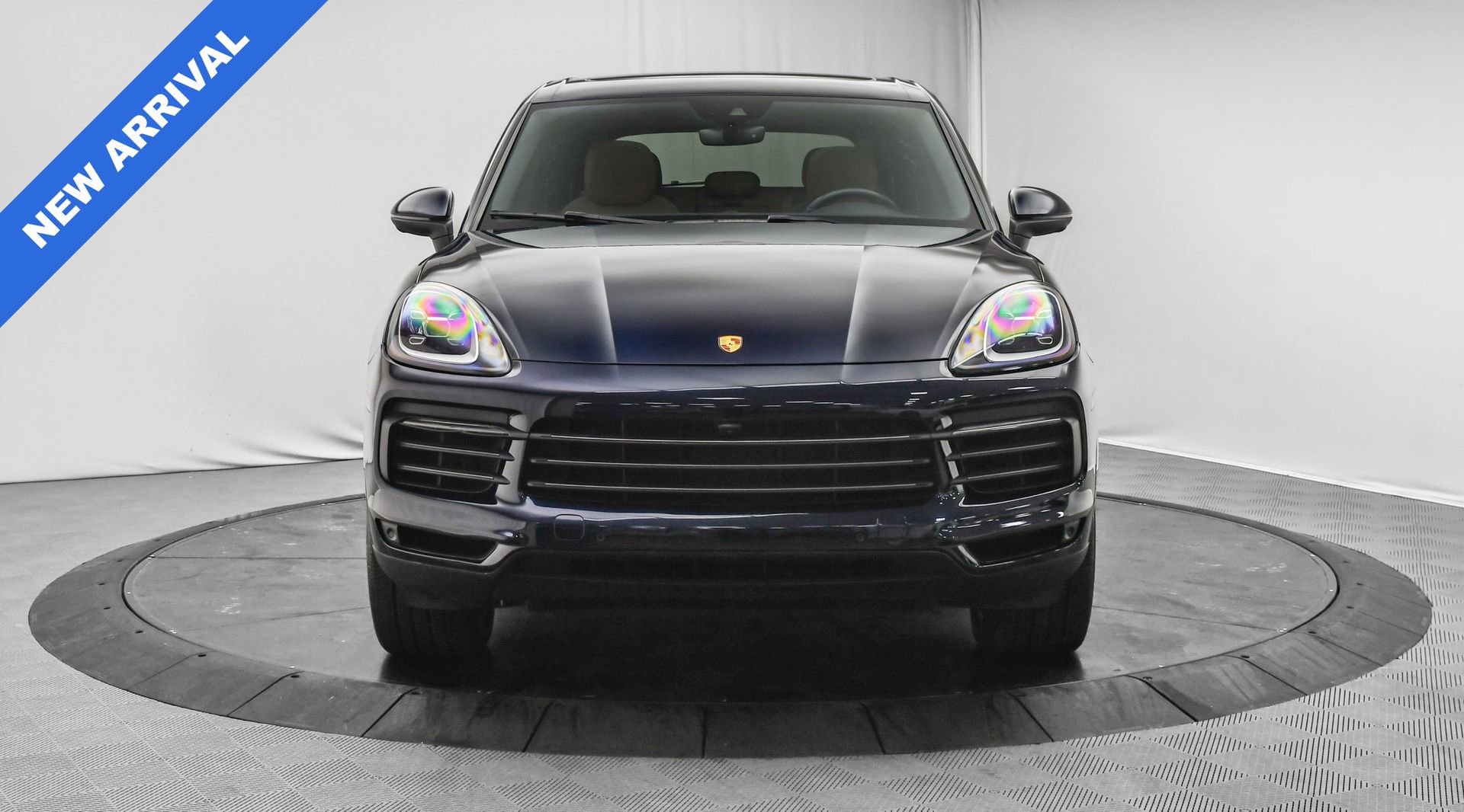 Used 2023 Porsche Cayenne Platinum Edition image 2
