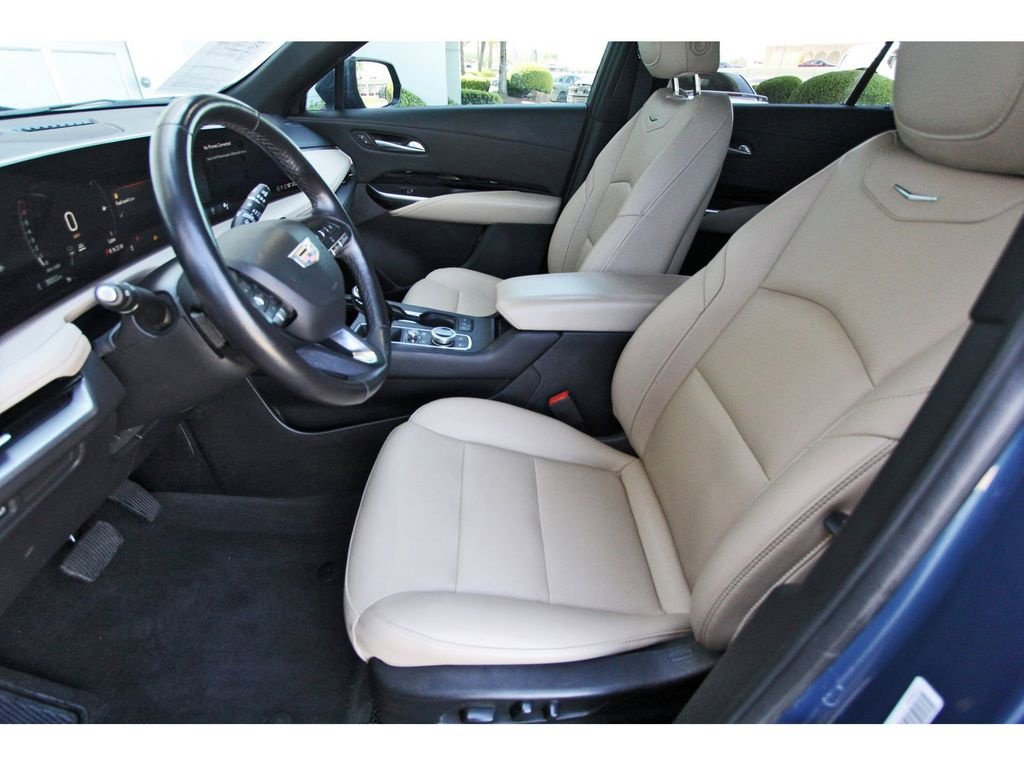 Used 2024 Cadillac XT4 Luxury w/ Cold Weather Package image 6