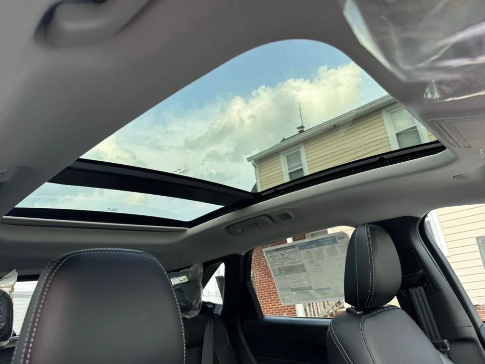 New 2026 Ford Escape SE w/ PHEV Premium Package FWD image 12