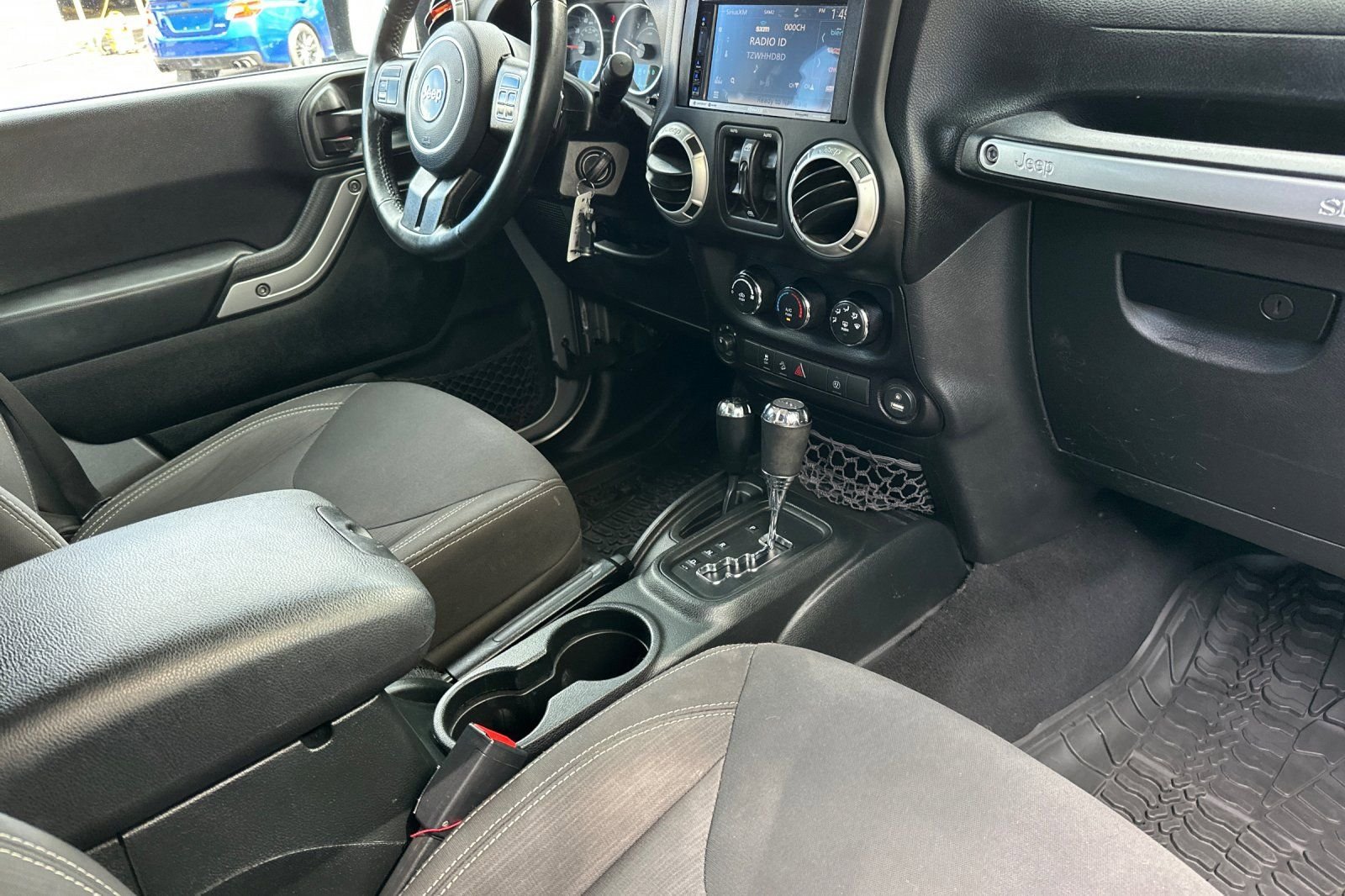 Used 2018 Jeep Wrangler Unlimited Sahara AWD/4WD image 17