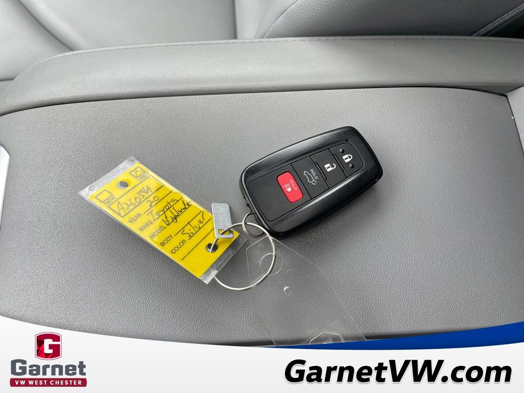 Used 2020 Toyota Highlander XLE image 30