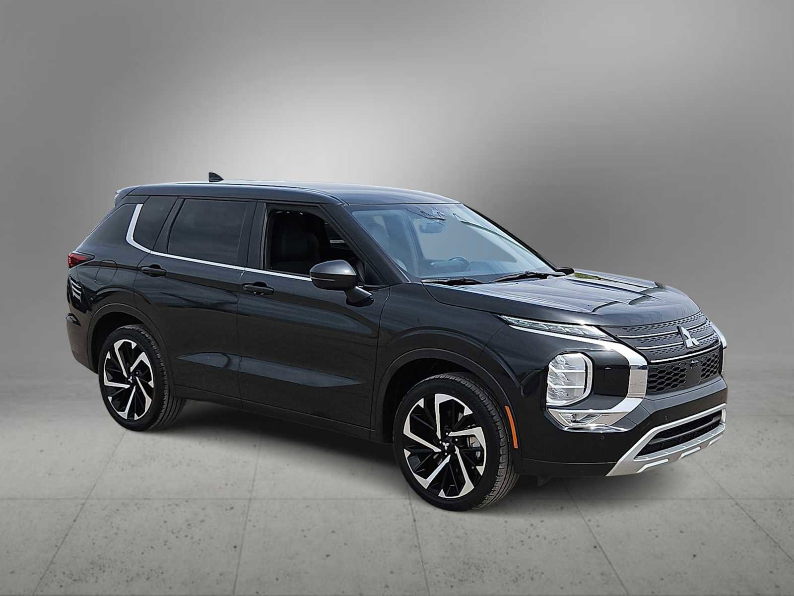 Used 2024 Mitsubishi Outlander SE AWD/4WD image 2