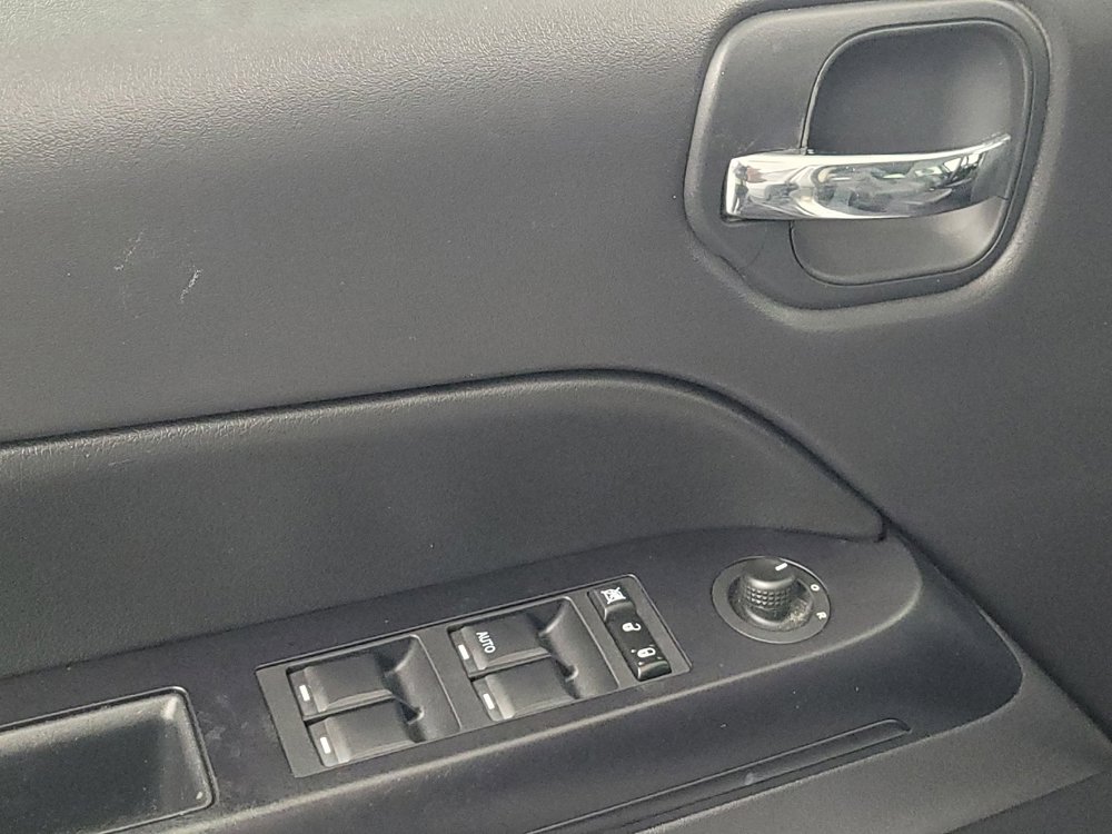 Used 2015 Jeep Patriot High Altitude FWD image 27