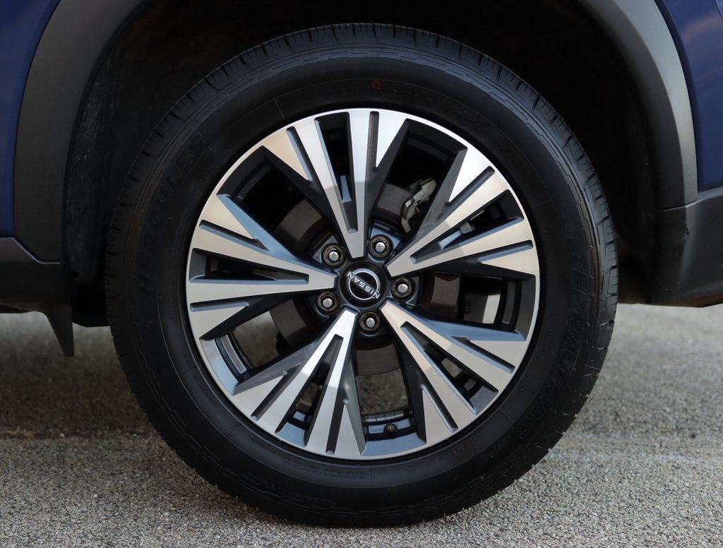 Used 2023 Nissan Rogue SV image 34