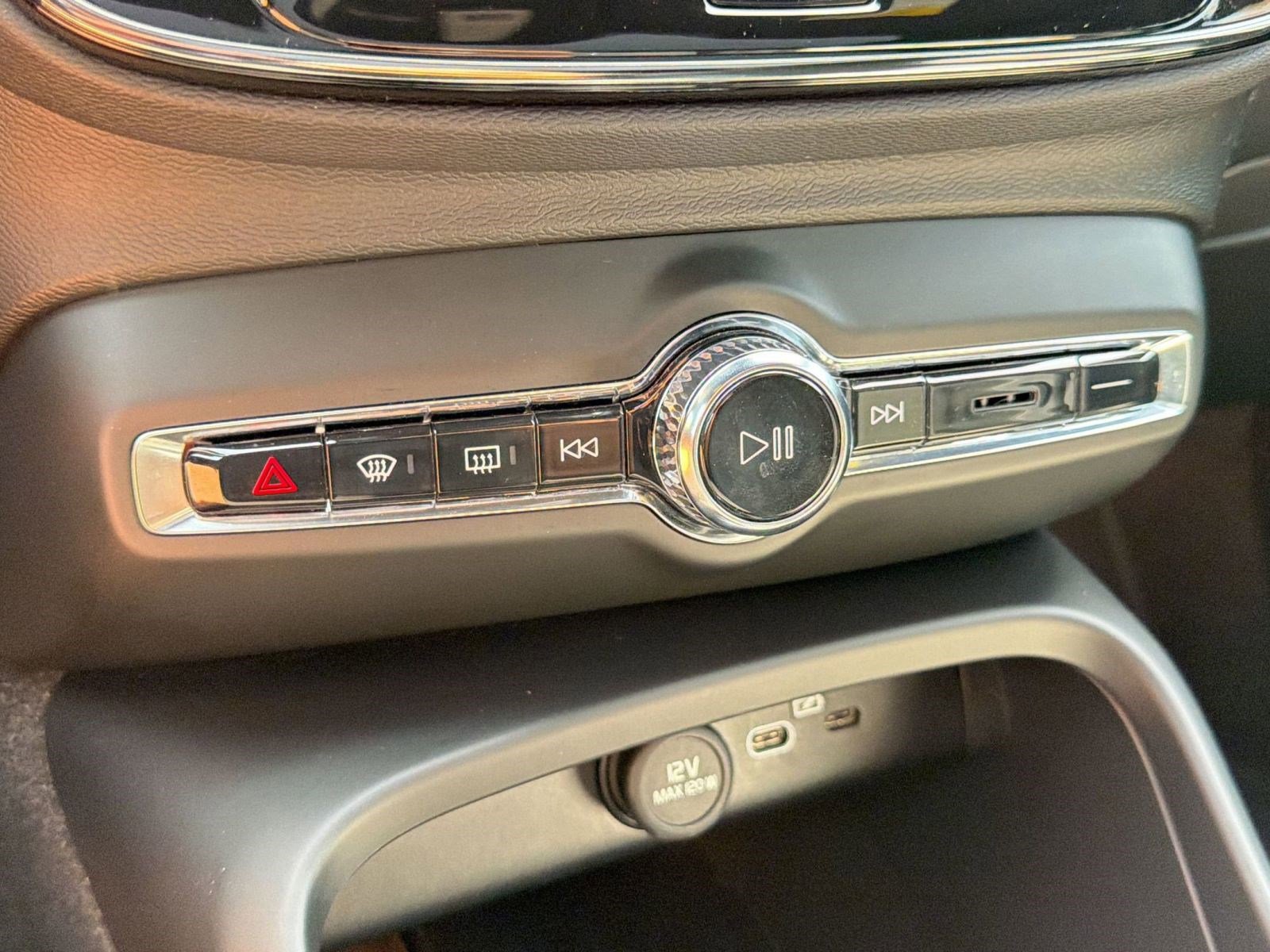 Certified 2023 Volvo C40 P8 Recharge Ultimate image 18