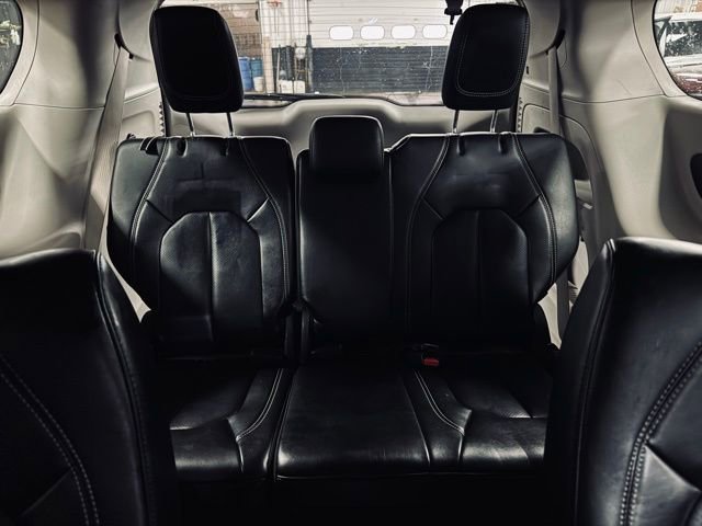 Certified 2024 Chrysler Pacifica Touring-L image 21