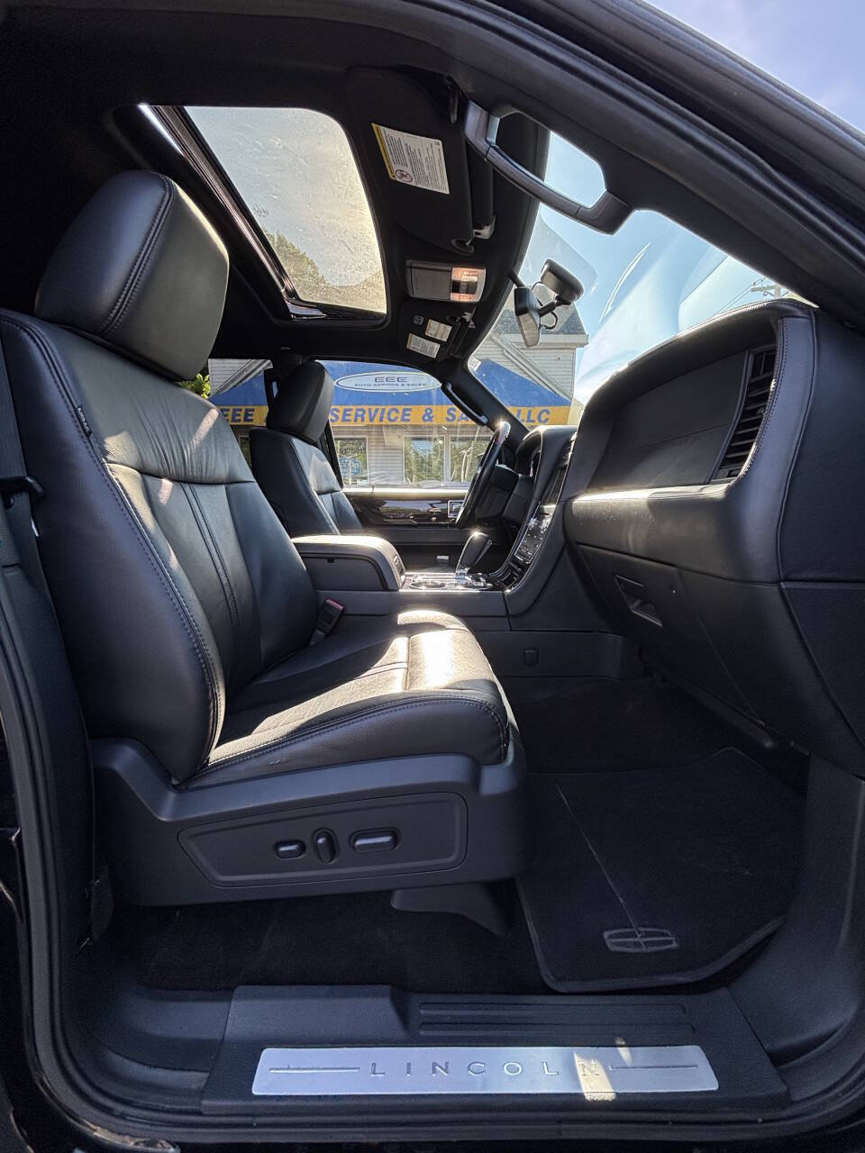 Used 2016 Lincoln Navigator L Reserve AWD/4WD image 24