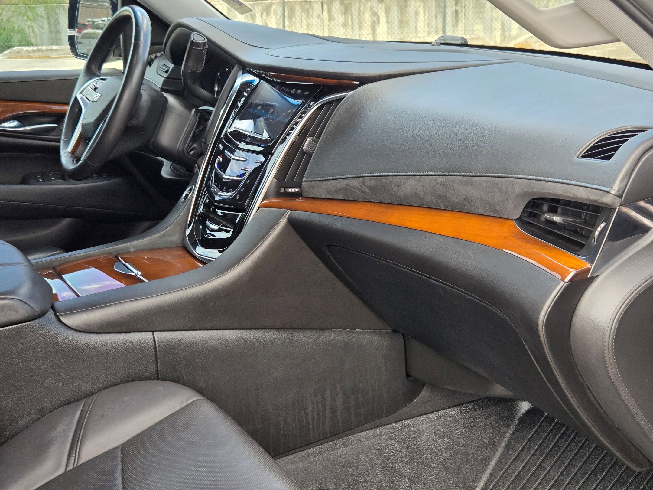 Used 2018 Cadillac Escalade Luxury image 28