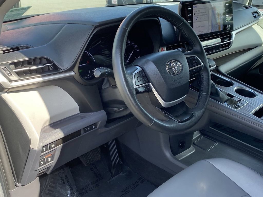 Certified 2023 Toyota Sienna XLE w/ XLE Plus Package FWD image 22