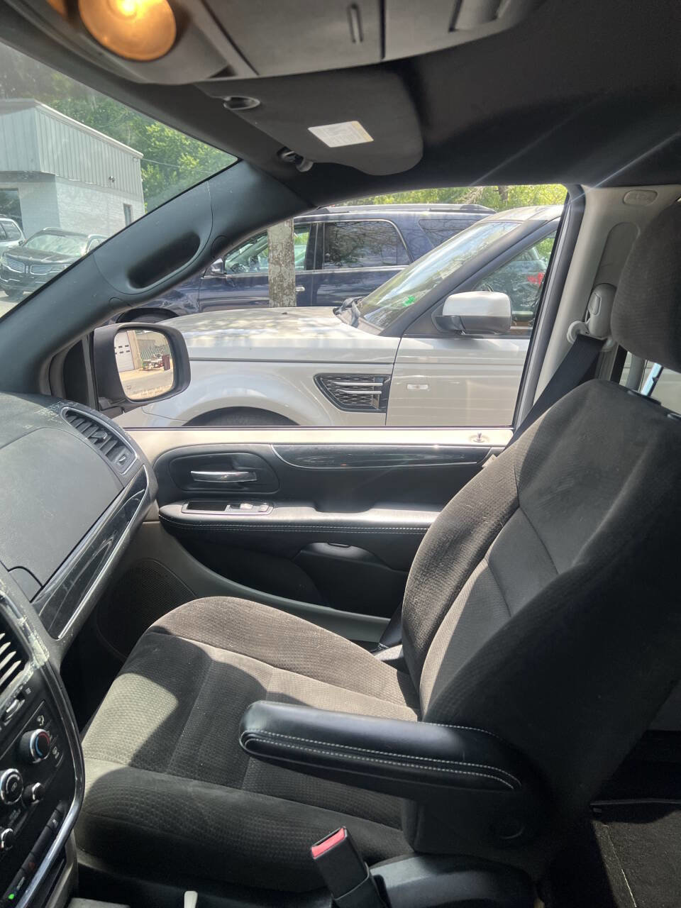 Used 2015 Dodge Grand Caravan SE image 13