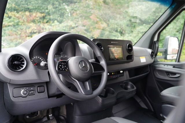 Used 2023 Mercedes-Benz Sprinter 3500 image 28