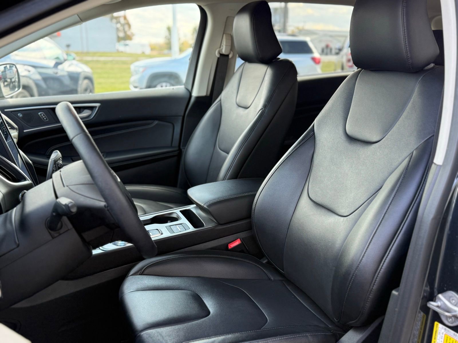 Used 2022 Ford Edge Titanium image 7