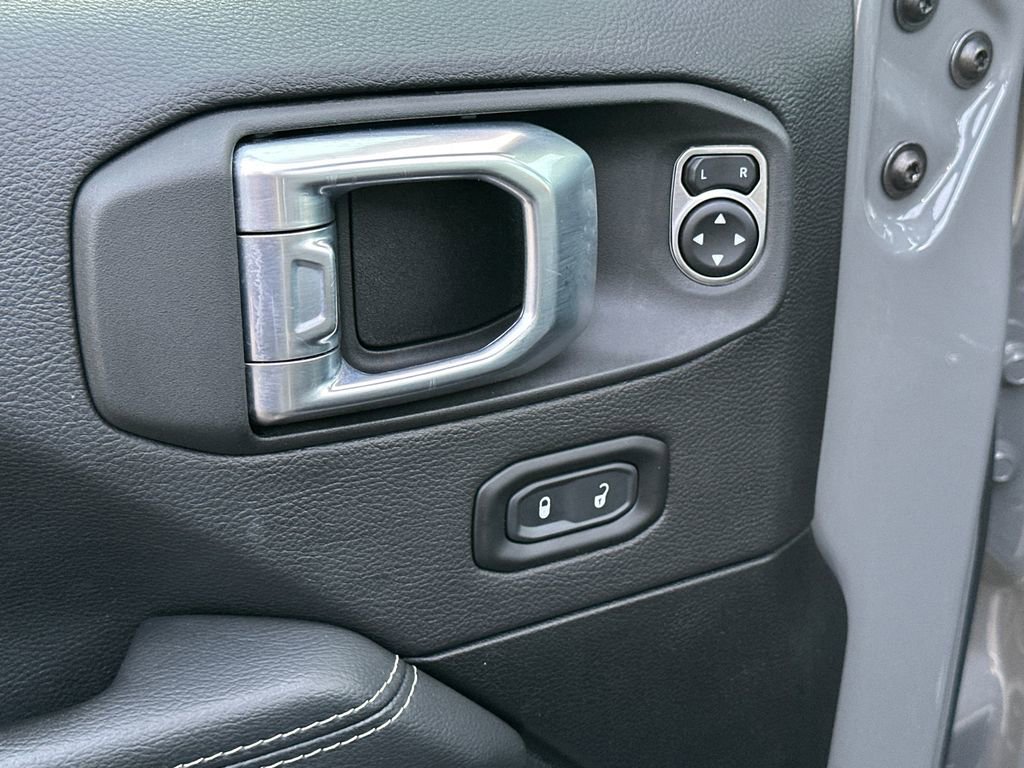 Used 2023 Jeep Wrangler Unlimited Sahara w/ Cold Weather Group image 17