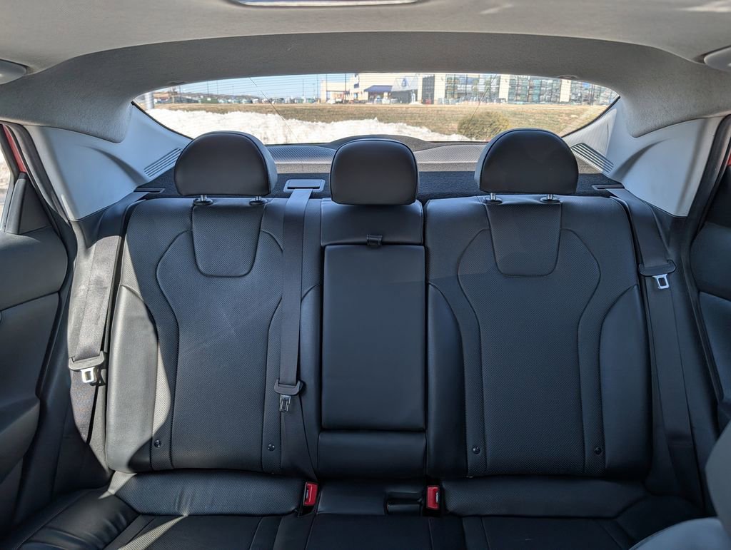 Used 2022 Hyundai Elantra Limited image 13