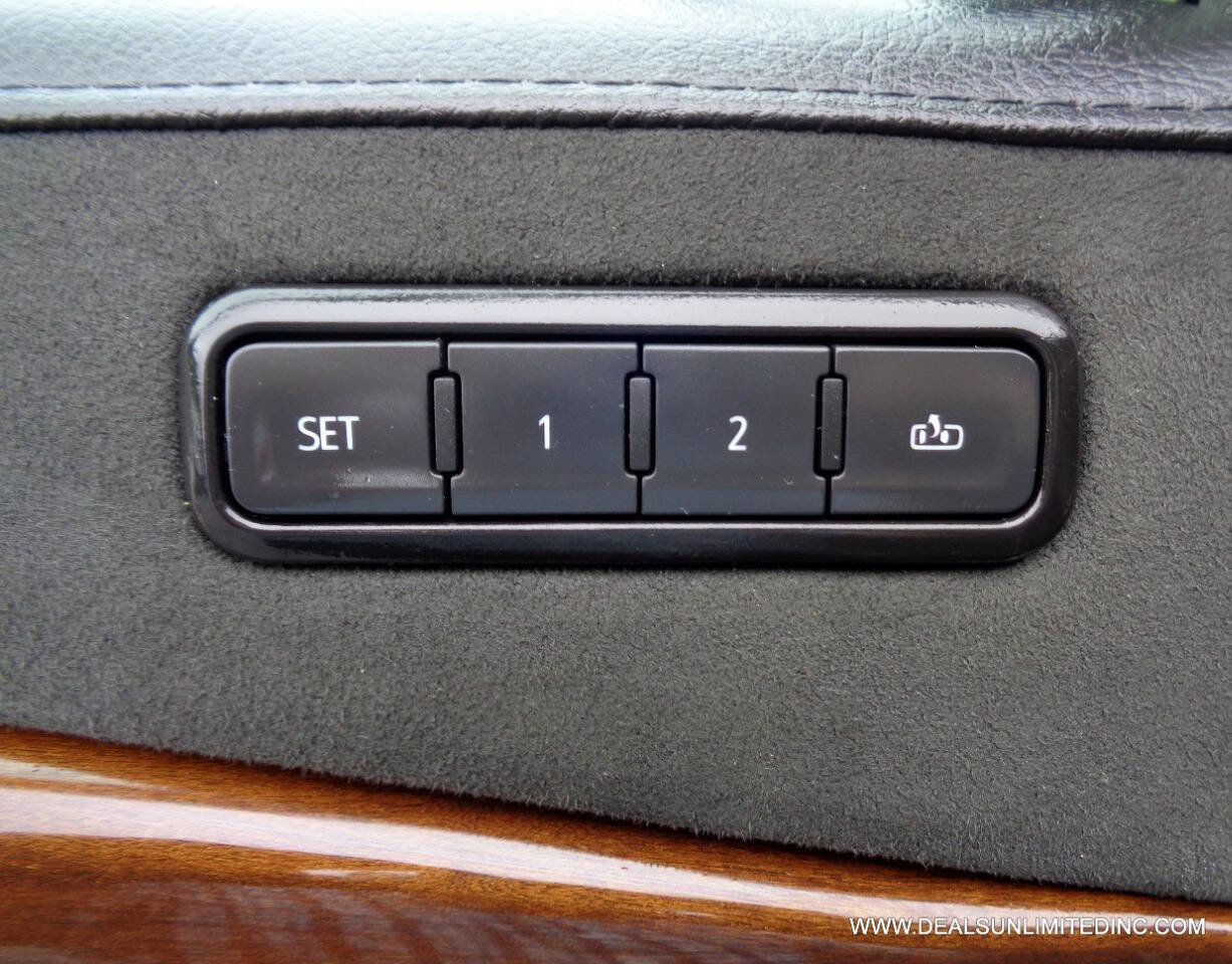 Used 2019 Cadillac Escalade ESV 4WD image 12