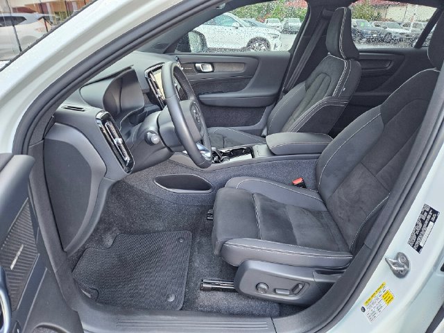 Certified 2023 Volvo C40 P8 Recharge Ultimate w/ Protection Package Premier AWD/4WD image 17