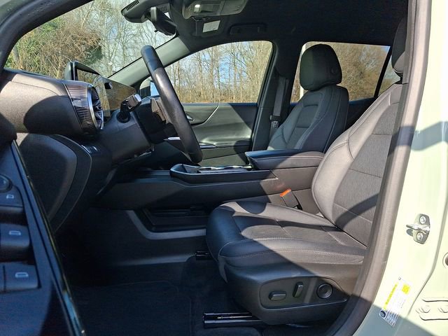 Used 2025 Chevrolet Equinox LT w/ Convenience Package II image 13