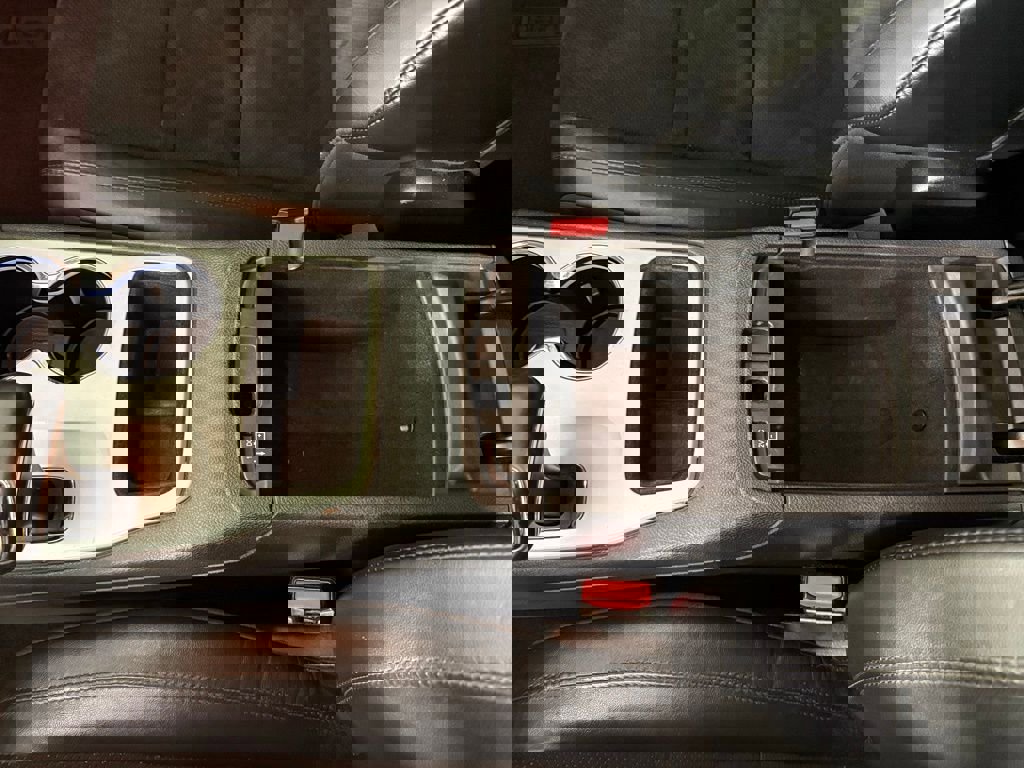 Used 2015 Jeep Grand Cherokee Altitude image 29