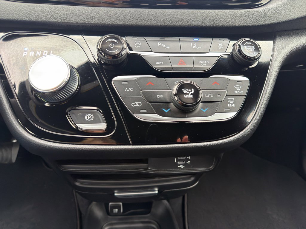 Used 2026 Chrysler Pacifica Select image 20