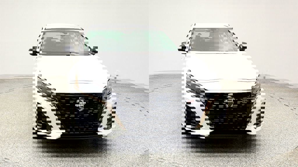 Used 2023 Nissan Altima 2.5 SR image 2