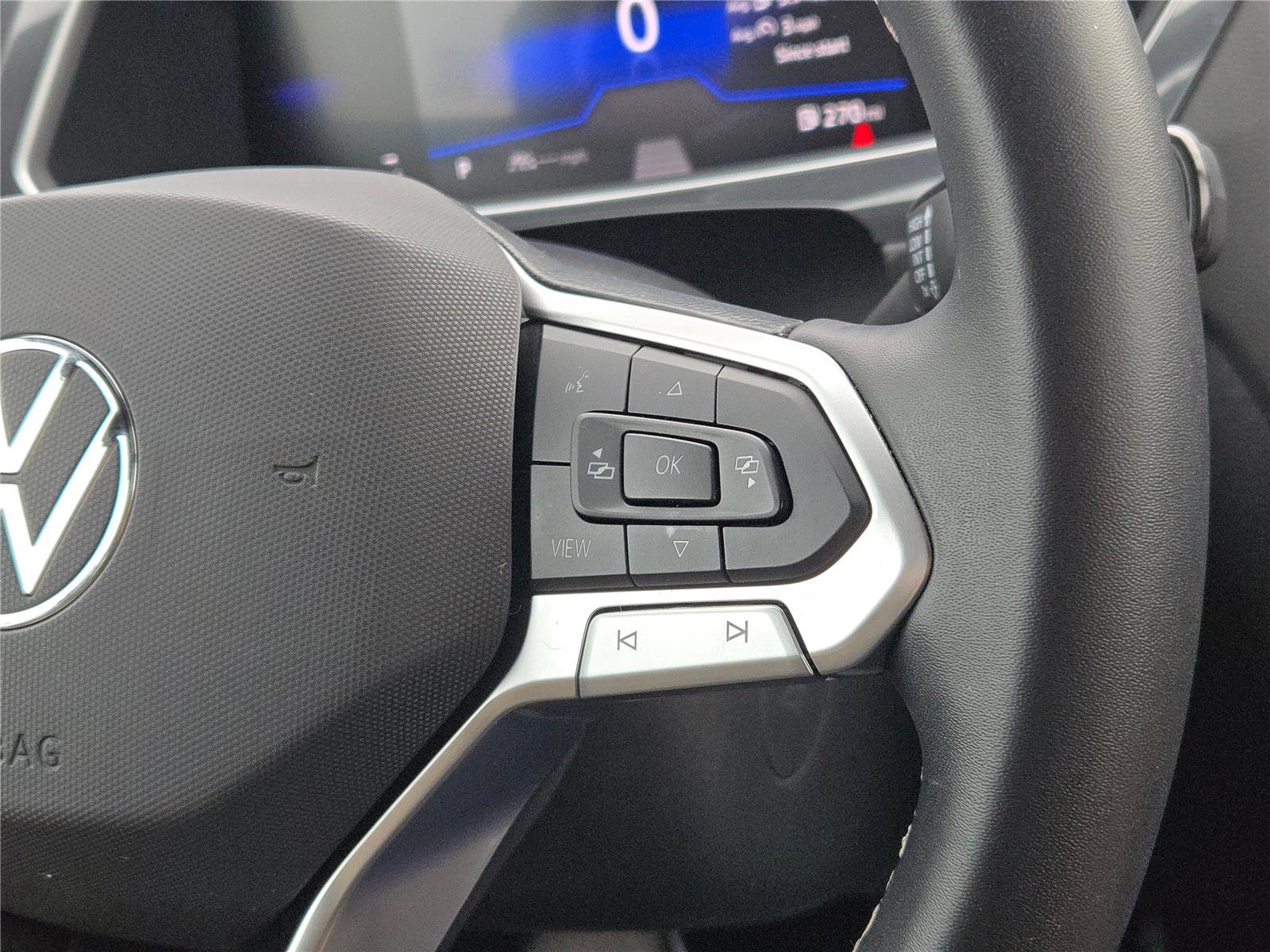 Used 2024 Volkswagen Tiguan SE image 37