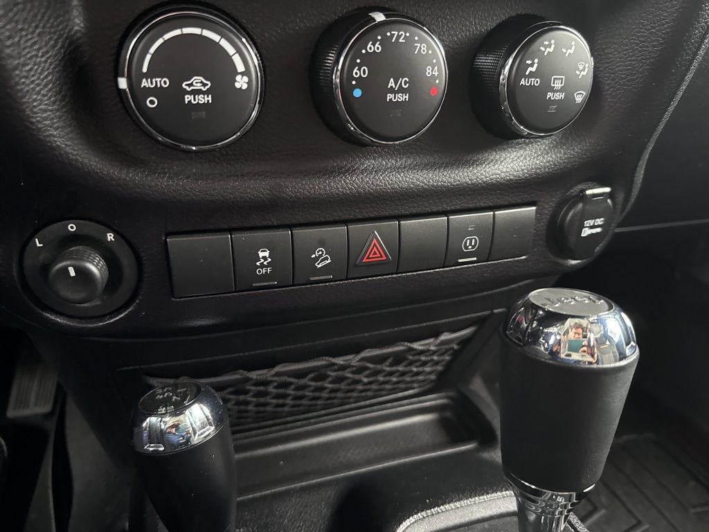 Used 2015 Jeep Wrangler Sahara w/ Connectivity Group image 28