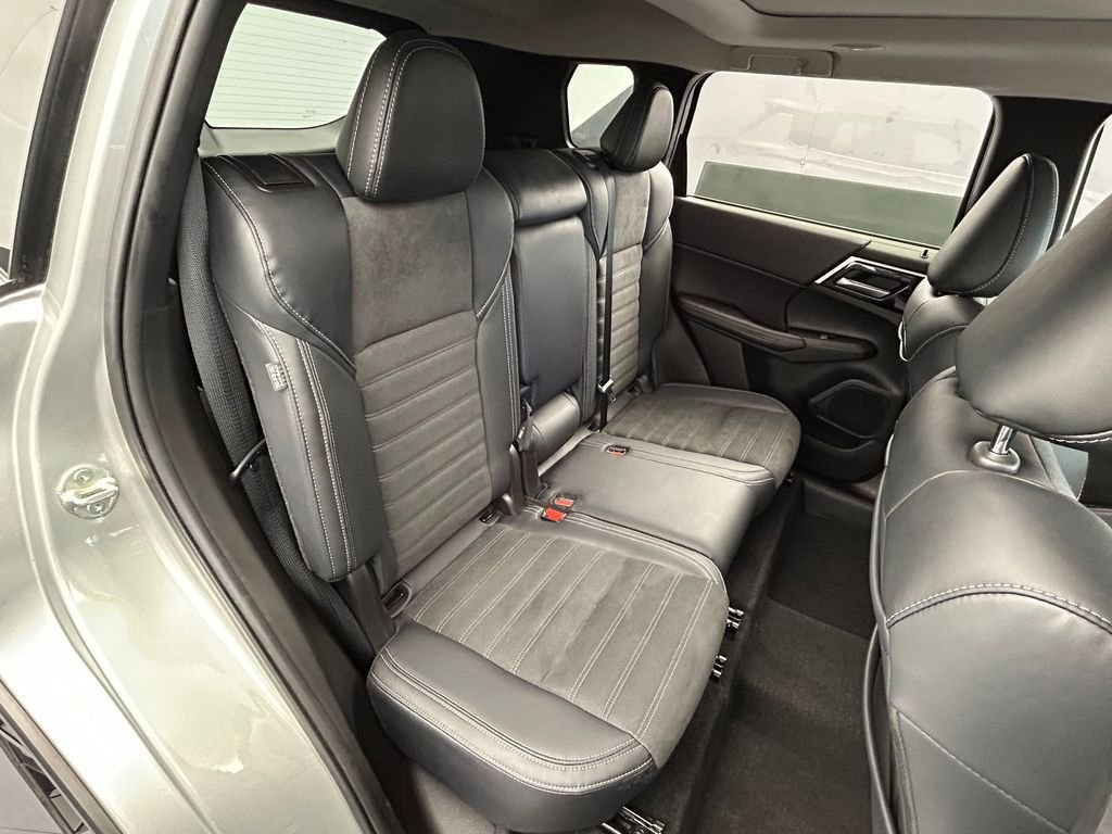 Used 2024 Mitsubishi Outlander SE image 50