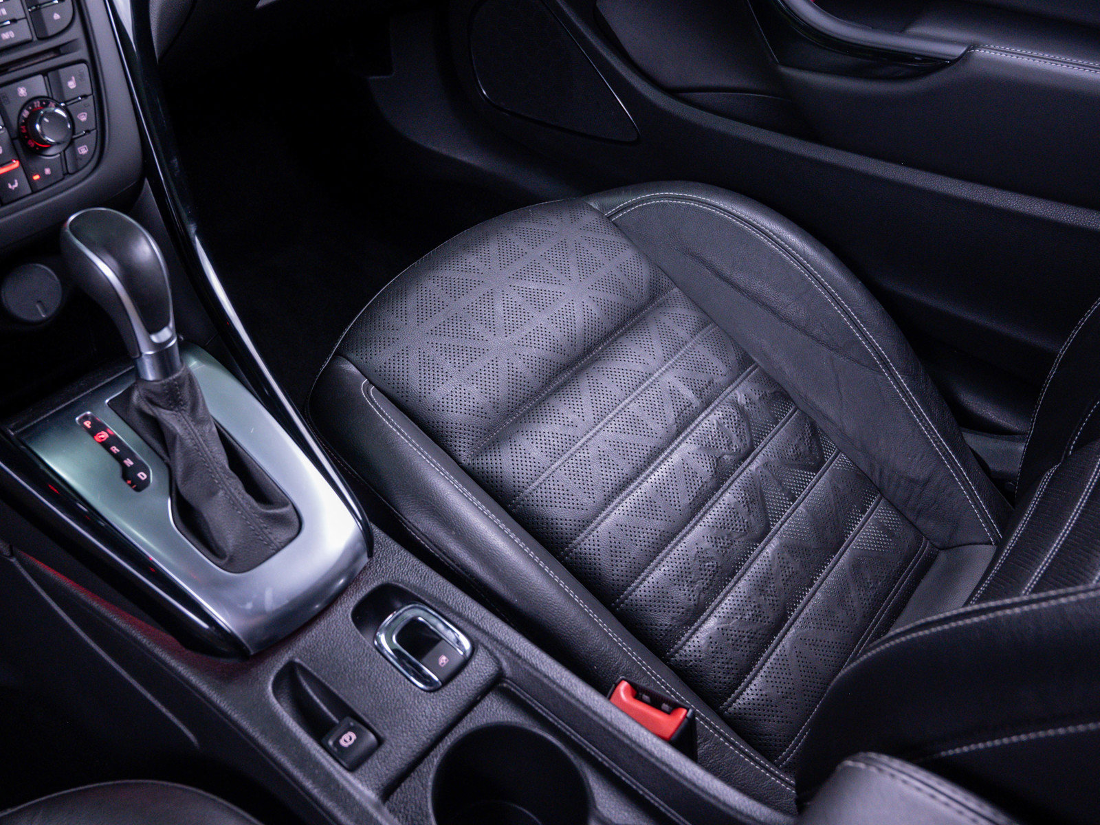 Used 2018 Buick Cascada Premium image 27