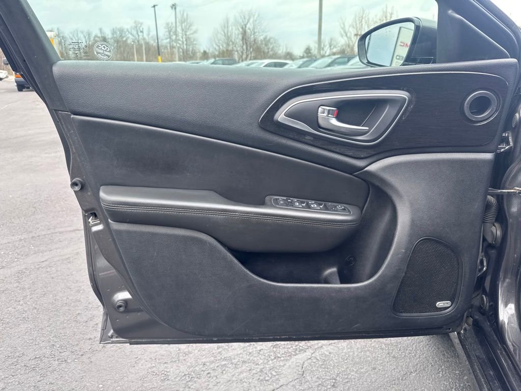 Used 2015 Chrysler 200 C w/ Navigation & Sound Group I image 7