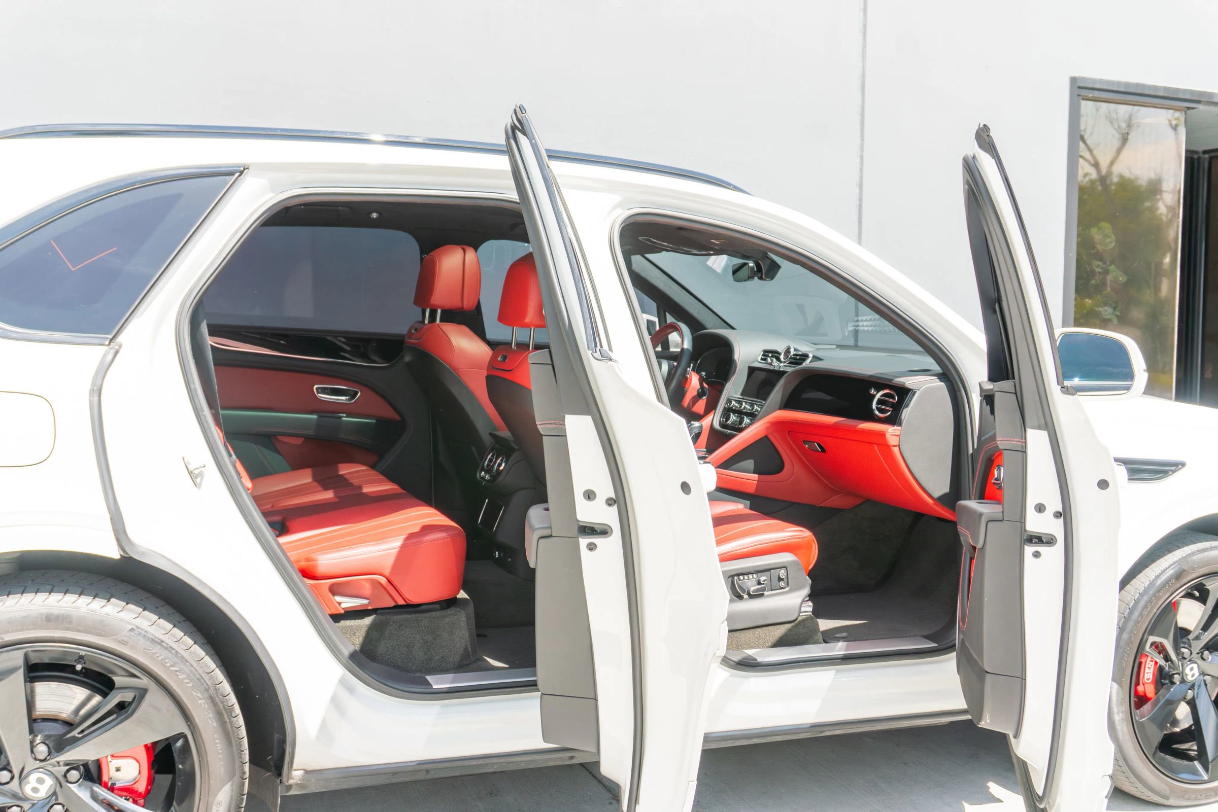 Used 2023 Bentley Bentayga image 53