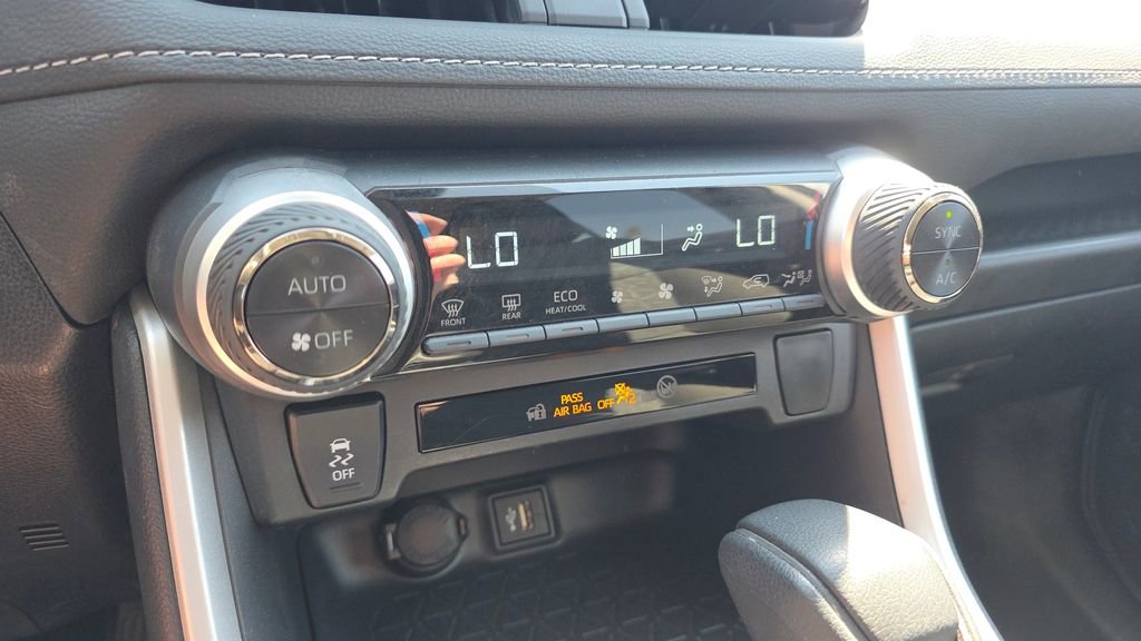 Used 2025 Toyota RAV4 XLE image 19