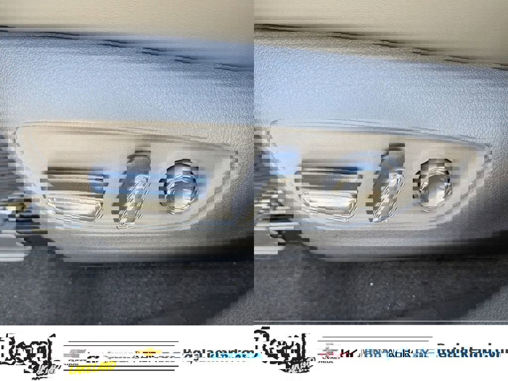 Used 2025 Toyota RAV4 Limited image 18