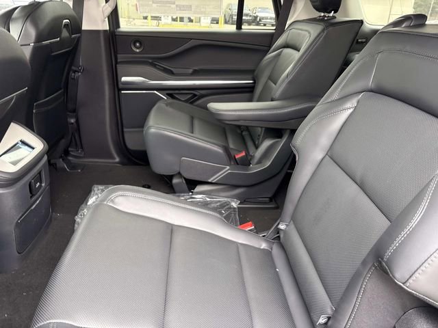 New 2026 Lincoln Navigator Premiere image 17
