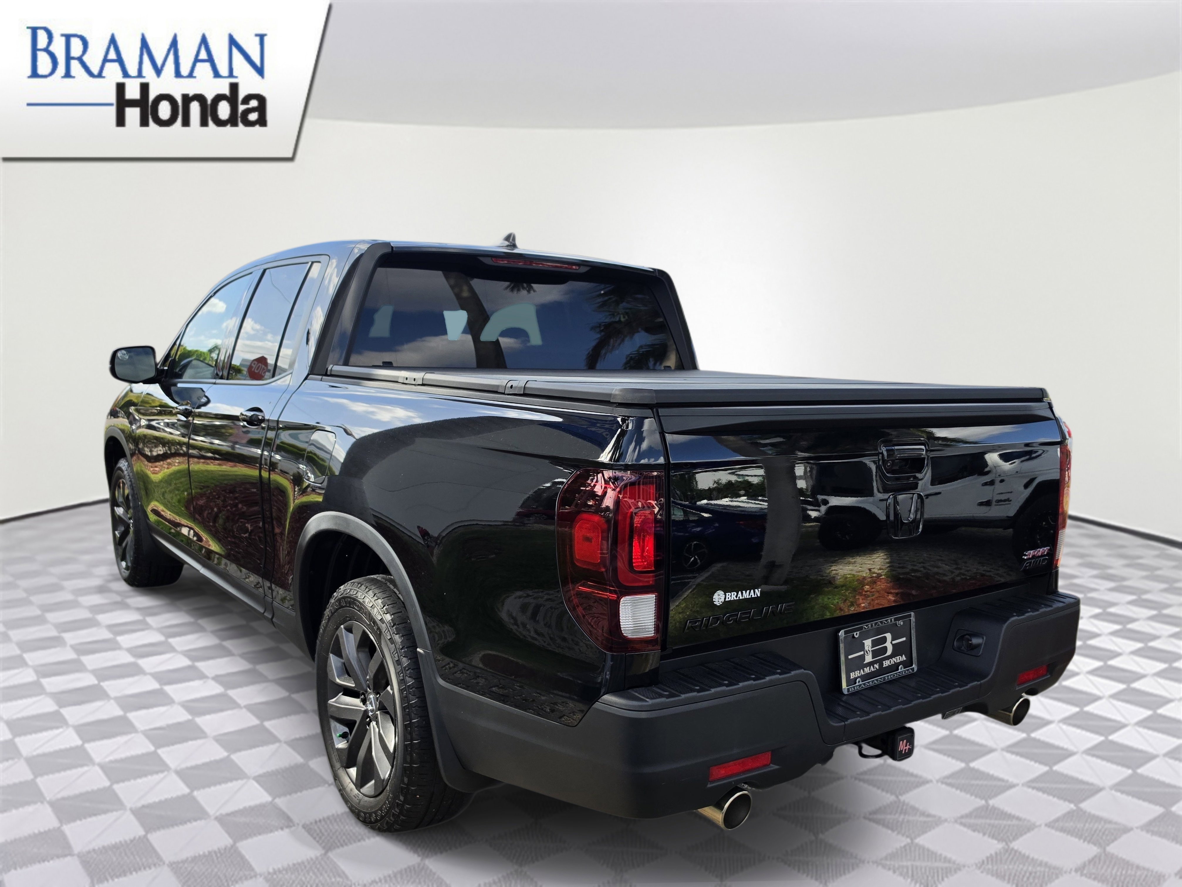 Certified 2023 Honda Ridgeline Sport image 3