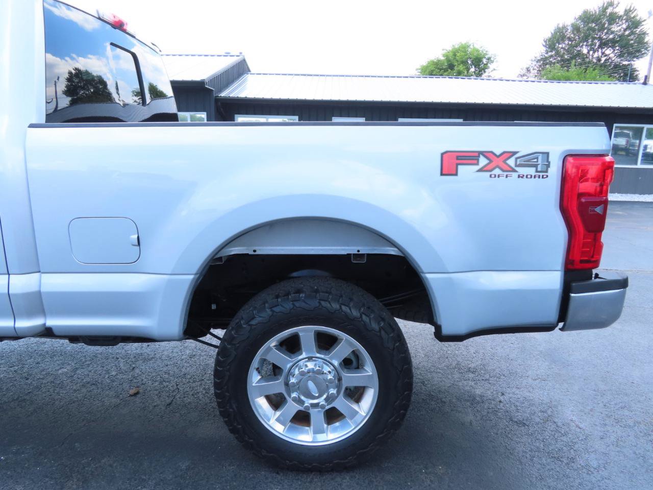 Used 2017 Ford F250 Lariat w/ Lariat Ultimate Package AWD/4WD image 16