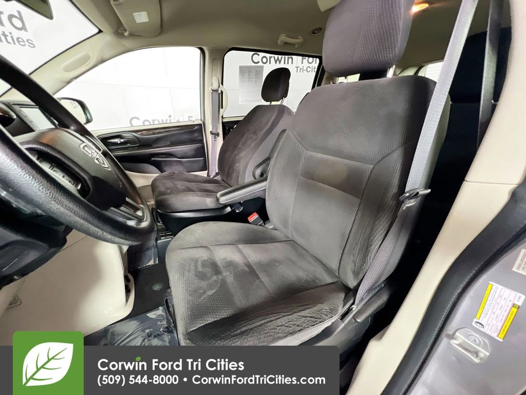 Used 2018 Dodge Grand Caravan SE image 24