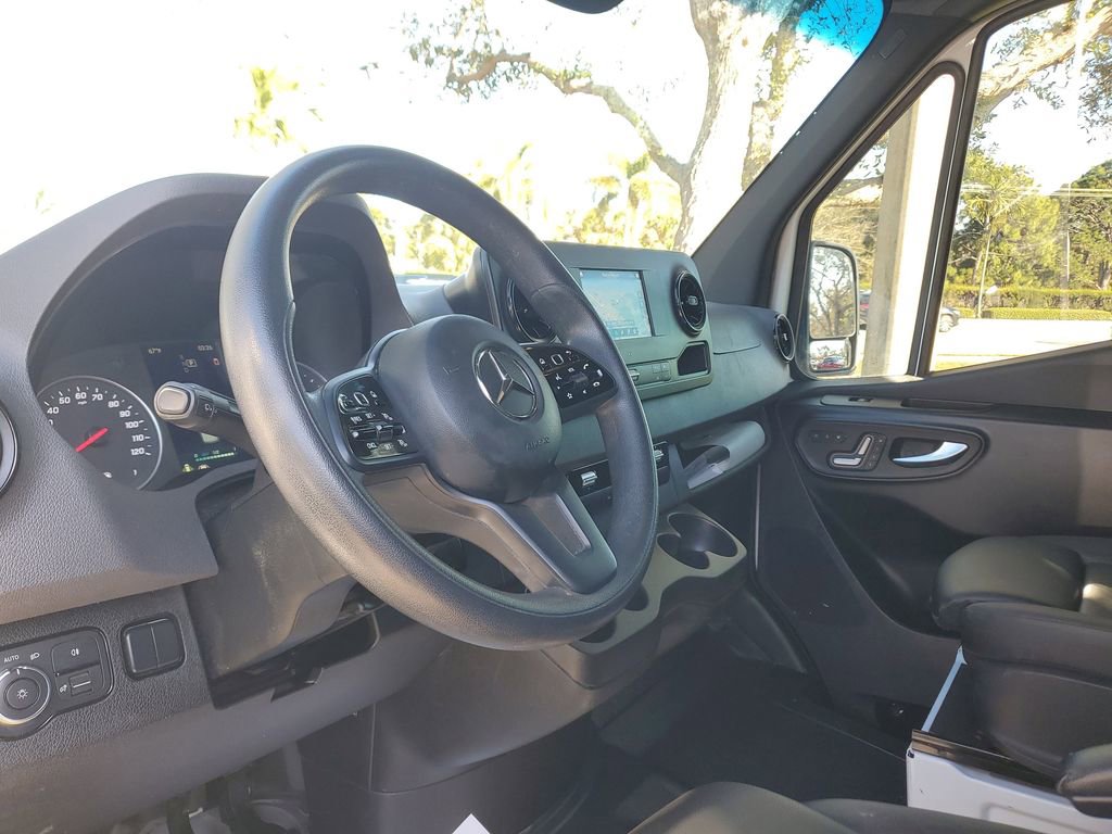 Used 2023 Mercedes-Benz Sprinter 2500 image 23