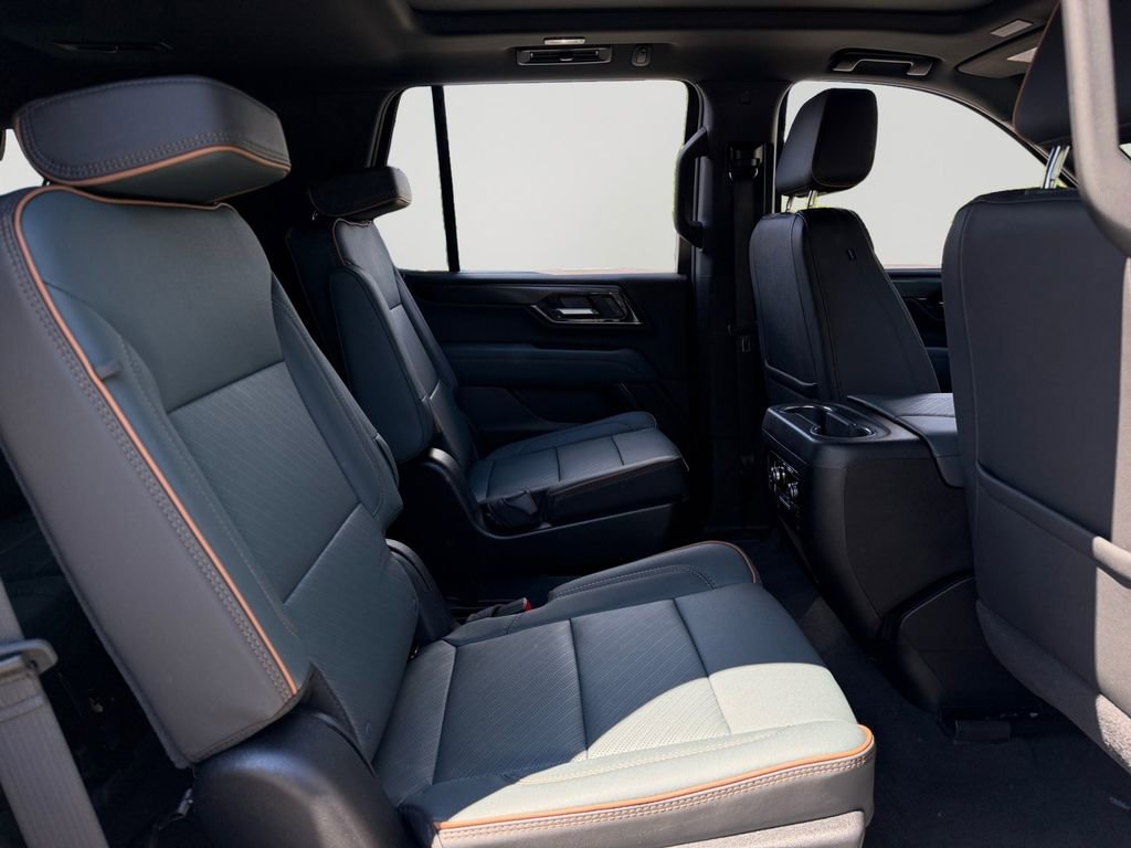 Used 2025 GMC Yukon AT4 w/ AT4 Premium Package AWD/4WD image 11