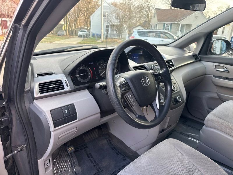 Used 2014 Honda Odyssey LX image 10
