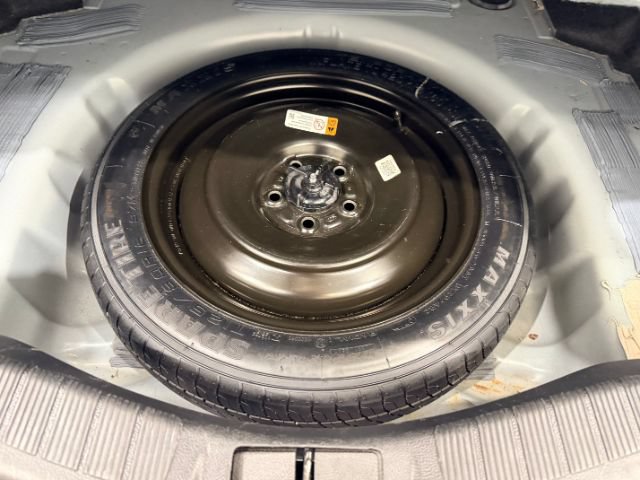 Used 2019 Ford Fusion SE FWD image 32