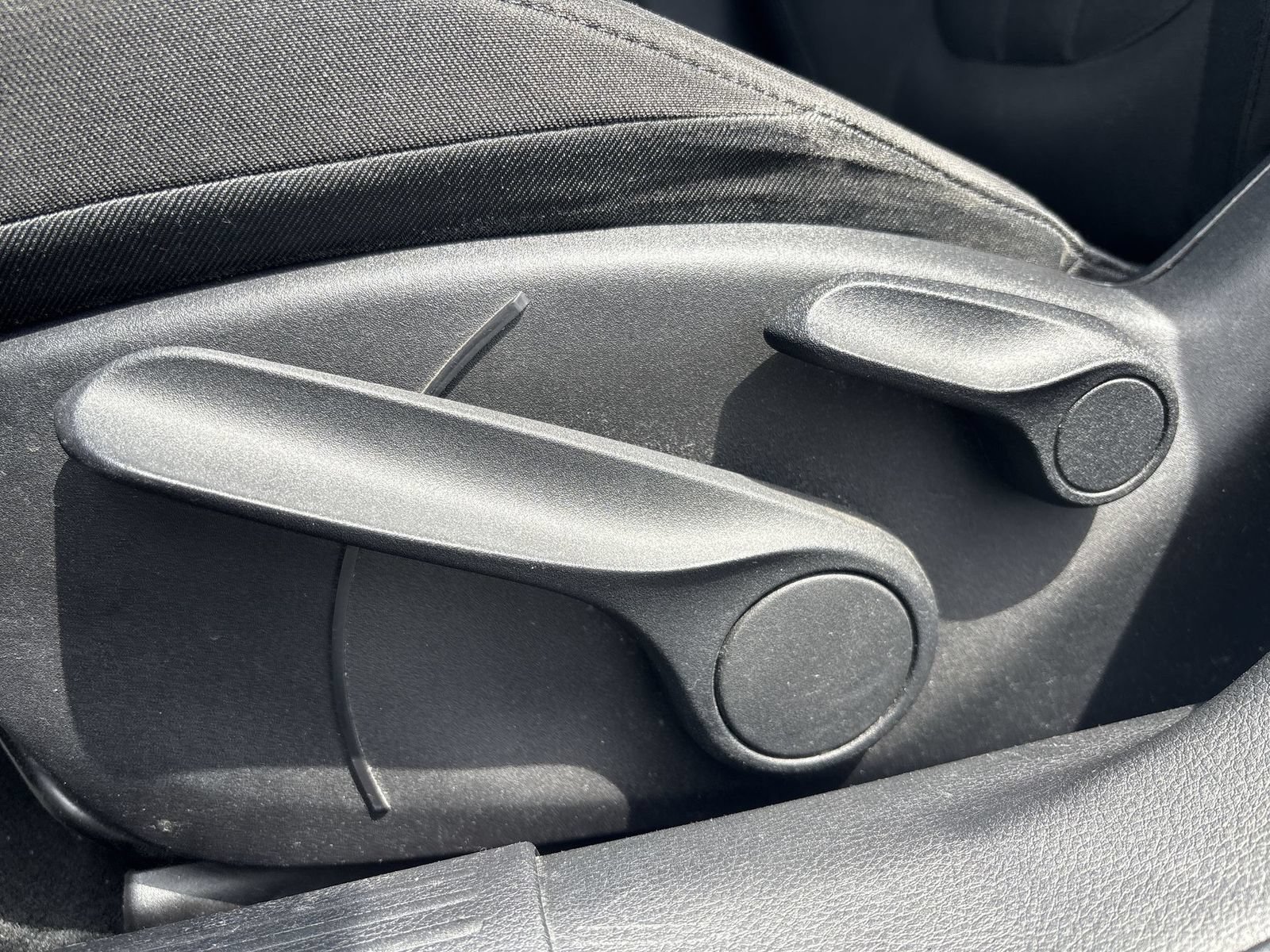 Used 2017 Chrysler 200 LX FWD image 13