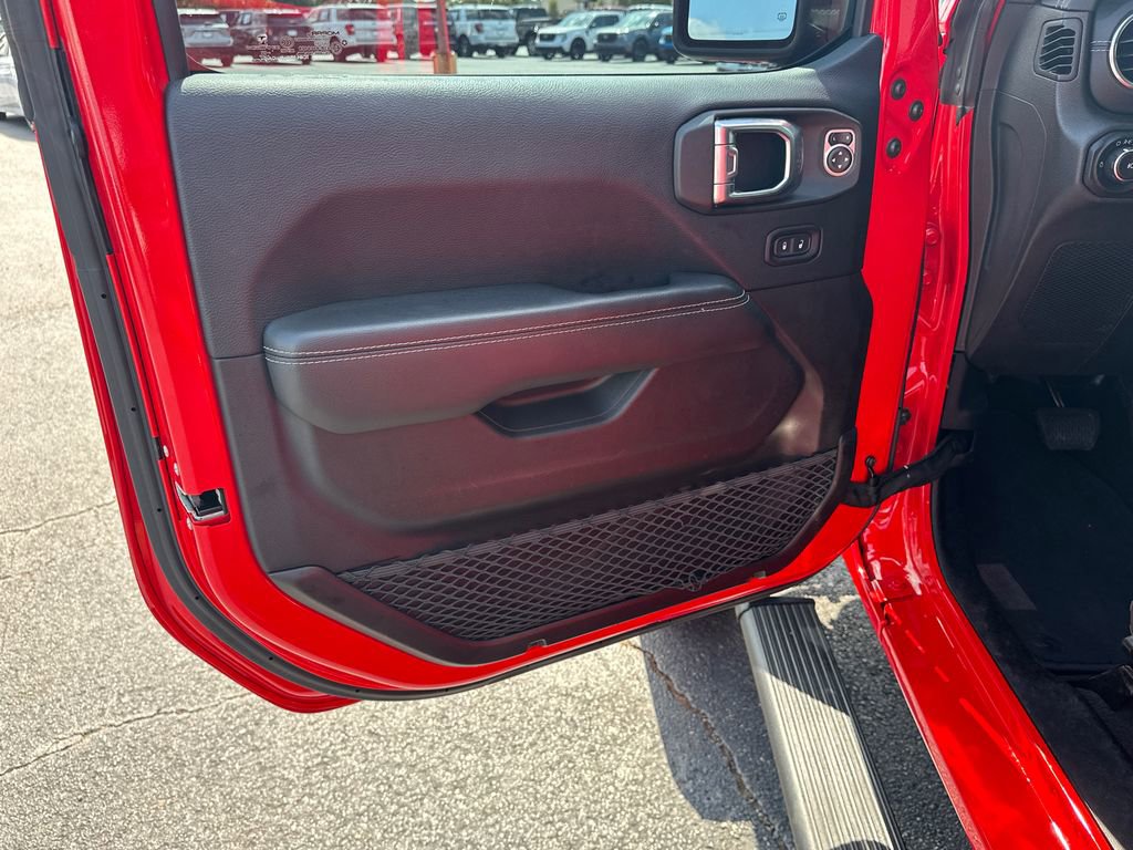 Used 2018 Jeep Wrangler Unlimited Sahara image 9