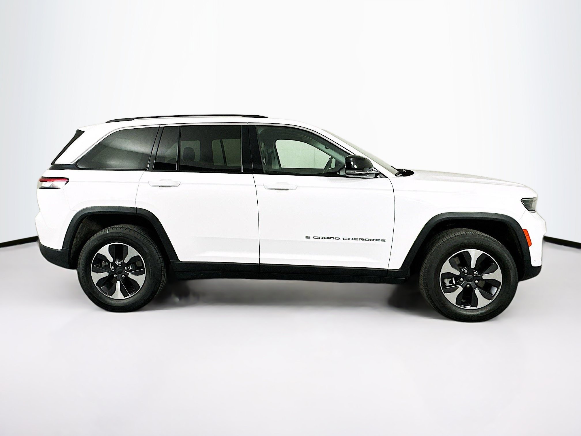 Used 2023 Jeep Grand Cherokee 4WD 4xe w/ Luxury Tech Group II image 10