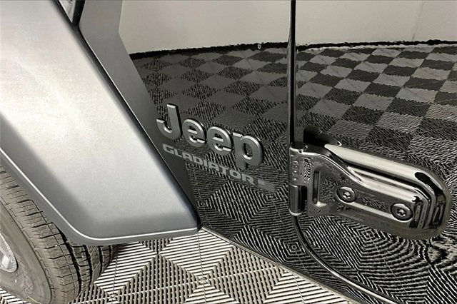 New 2025 Jeep Gladiator Sport image 10