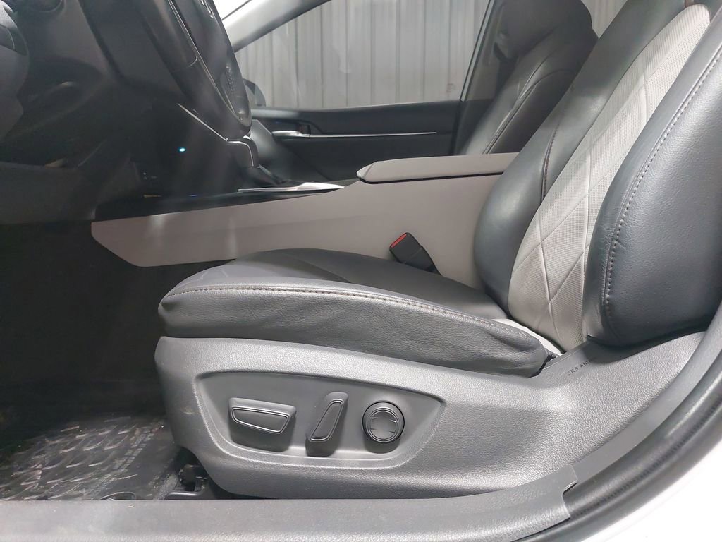 Used 2019 Toyota Camry XLE image 46
