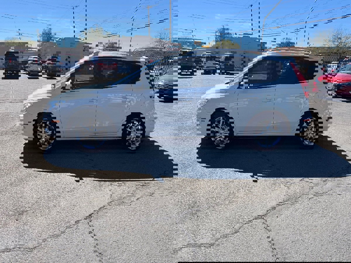 Used 2011 Hyundai Elantra SE image 9